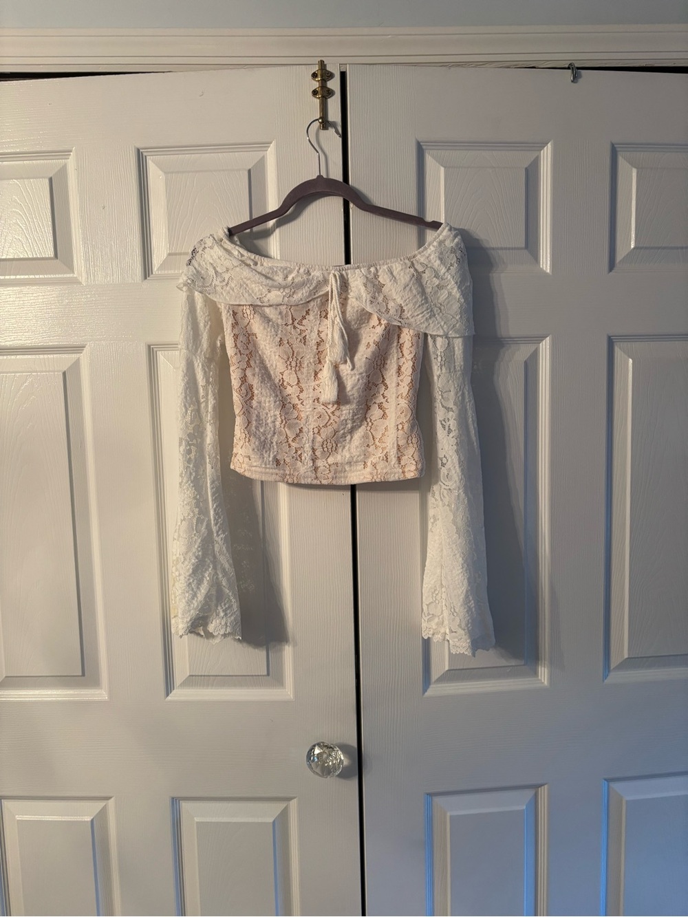 Off-Shoulder Lace Crop Top in Cream